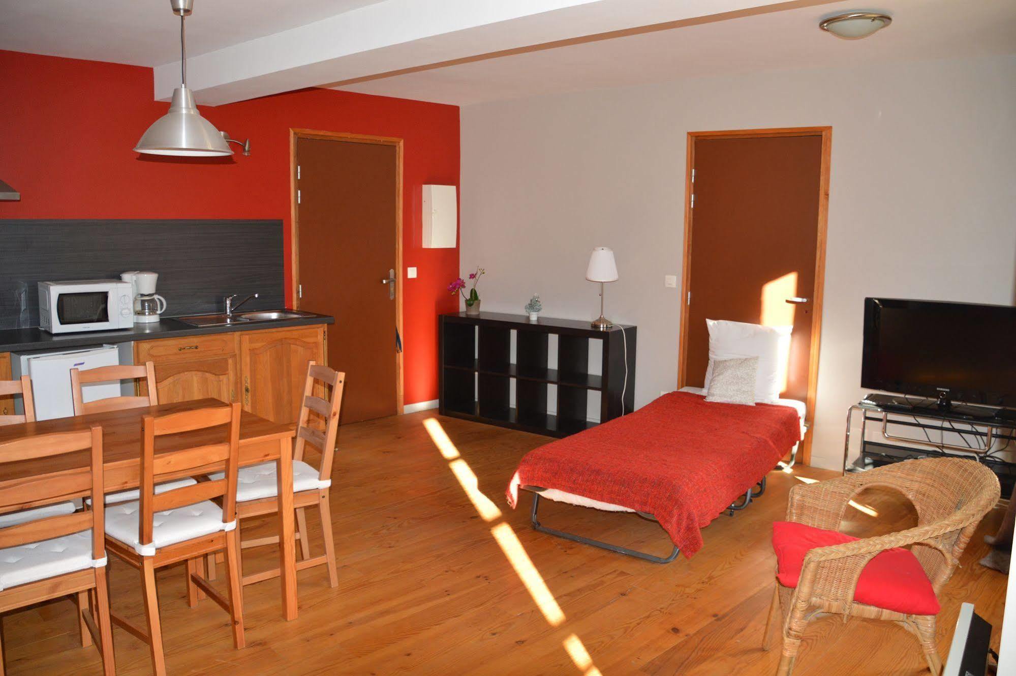 Maison Maxil Hotel Massat Zewnętrze zdjęcie