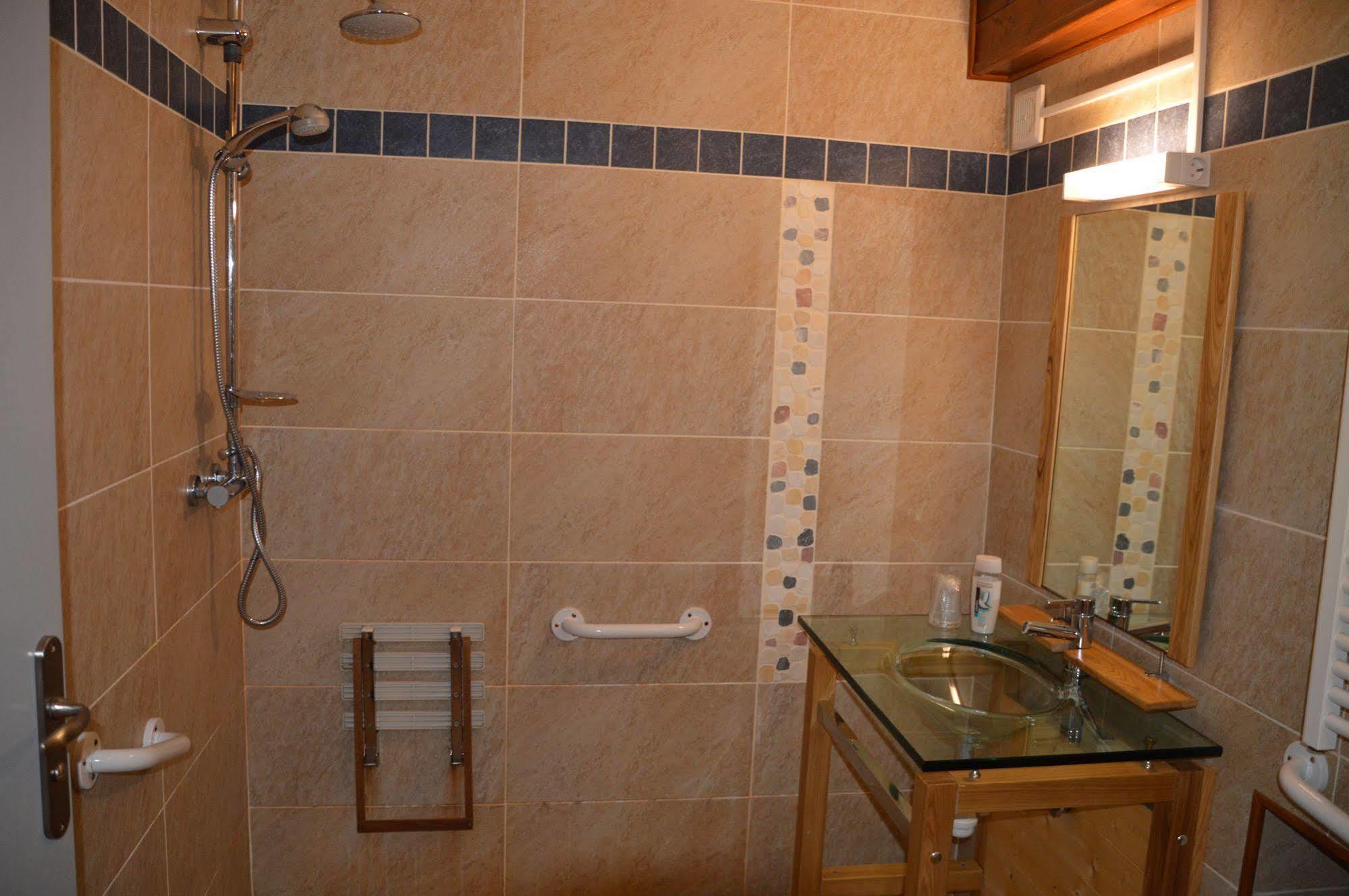 Maison Maxil Hotel Massat Zewnętrze zdjęcie