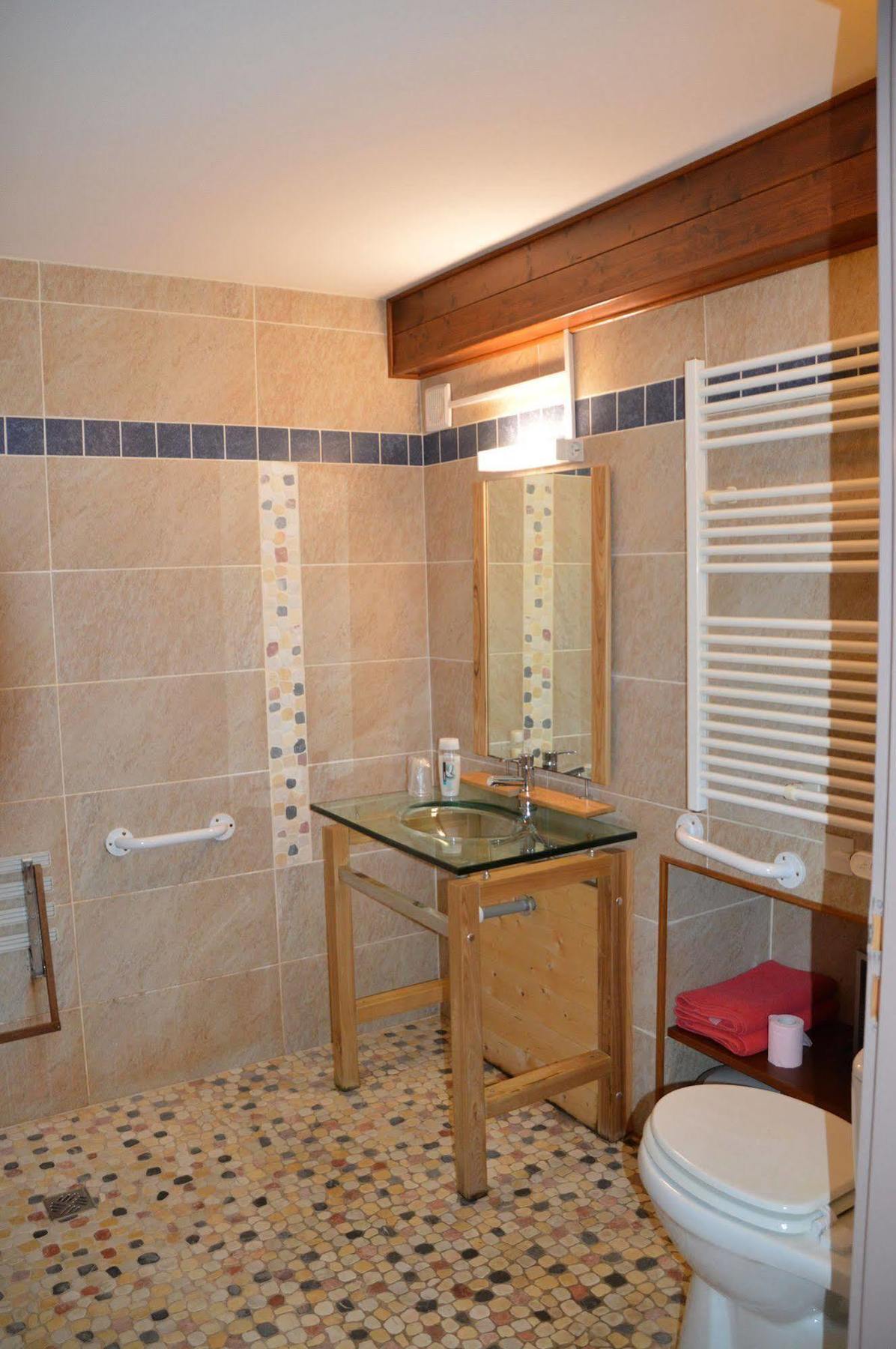 Maison Maxil Hotel Massat Zewnętrze zdjęcie